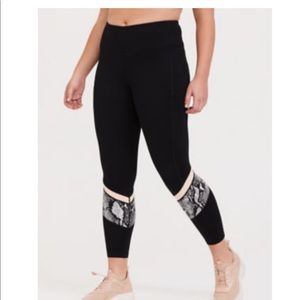 NWT size 1 Torrid legging